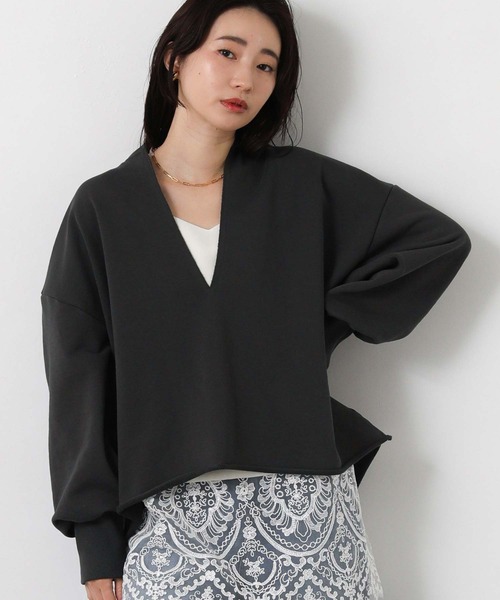 Gready Brilliant(グレディブリリアン)の「LU裏毛キーネックカットソー(Tシャツ/カットソー・レディース・グレイッシュベージュ/チャコールグレー/オフホワイト・38)」の1枚目の写真