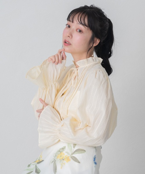 MISCH MASCH(ミッシュマッシュ)の「2026春夏新作 WEB限定 フリルカラー前リボンブラウス(シャツ/ブラウス・レディース・ホワイト/ブルー/イエロー・フリ-)」の13枚目の写真