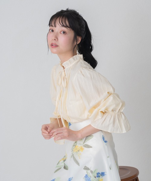 MISCH MASCH(ミッシュマッシュ)の「2026春夏新作 WEB限定 フリルカラー前リボンブラウス(シャツ/ブラウス・レディース・ホワイト/ブルー/イエロー・フリ-)」の14枚目の写真