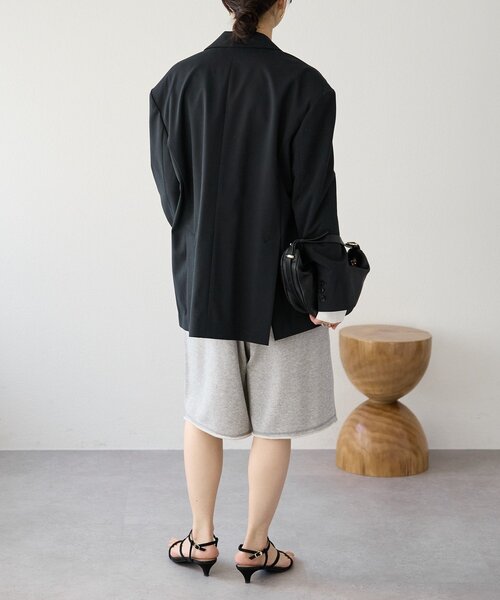 RIVE DROITE（リヴドロワ）の「【こなれ感抜群/接触冷感】ワイドショルダージャケット（テーラードジャケット・レディース・ブラック/ベージュ・FREE）」の6枚目の写真