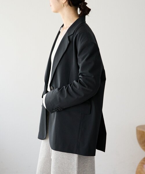 RIVE DROITE（リヴドロワ）の「【こなれ感抜群/接触冷感】ワイドショルダージャケット（テーラードジャケット・レディース・ブラック/ベージュ・FREE）」の8枚目の写真