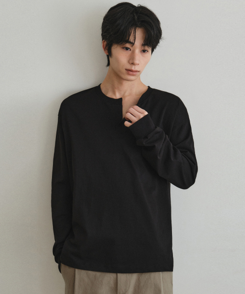 WEDNESDAY OASIS(ウェンズデーオアシス)の「アプリケトリムロングスリーブTシャツ_BLACK(W26TP04)(Tシャツ/カットソー・メンズ・ブラック・MEDIUM/LARGE)」の1枚目の写真