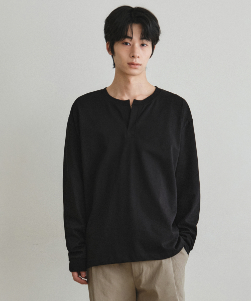 WEDNESDAY OASIS(ウェンズデーオアシス)の「アプリケトリムロングスリーブTシャツ_BLACK(W26TP04)(Tシャツ/カットソー・メンズ・ブラック・MEDIUM/LARGE)」の3枚目の写真