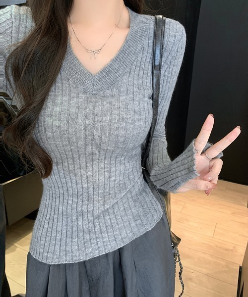 Songe(ソンジュ)の「深Vネックリブ編みニットトップス(ニット/セーター・レディース・ブラック/グレー/ホワイト・FREE)」の14枚目の写真