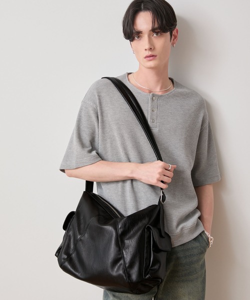 LUENNA(ルエナ)の「【LUENNA】Loose Big Shoulder Bag / ルーズビッグショルダーバッグ(ショルダーバッグ・メンズ・ブラック・FREE)」の2枚目の写真