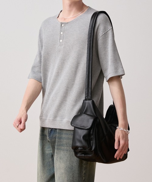 LUENNA(ルエナ)の「【LUENNA】Loose Big Shoulder Bag / ルーズビッグショルダーバッグ(ショルダーバッグ・メンズ・ブラック・FREE)」の3枚目の写真