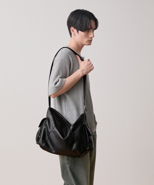 LUENNA(ルエナ)の「【LUENNA】Loose Big Shoulder Bag / ルーズビッグショルダーバッグ(ショルダーバッグ・メンズ・ブラック・FREE)」の4枚目の写真