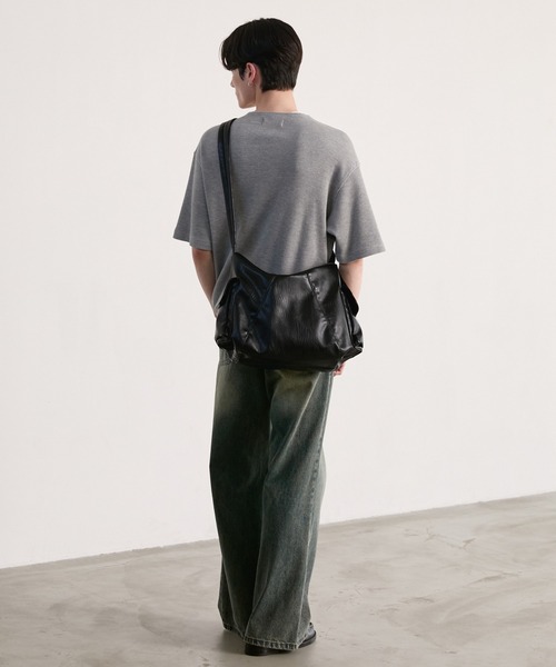 LUENNA(ルエナ)の「【LUENNA】Loose Big Shoulder Bag / ルーズビッグショルダーバッグ(ショルダーバッグ・メンズ・ブラック・FREE)」の6枚目の写真