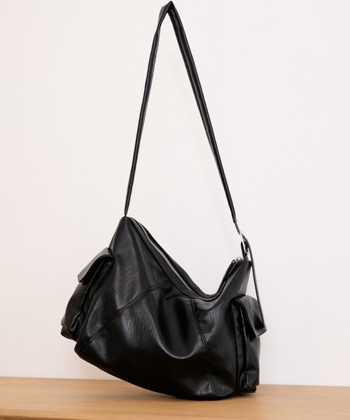 LUENNA(ルエナ)の「【LUENNA】Loose Big Shoulder Bag / ルーズビッグショルダーバッグ(ショルダーバッグ・メンズ・ブラック・FREE)」の9枚目の写真