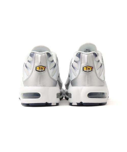 NIKE(ナイキ)の「NIKE WMNS AIR MAX PLUS / ナイキ ウィメンズ エア マックス プラス 【SP】(スニーカー・レディース・ホワイト・24.0cm/24.5cm/25.0cm/25.5cm/26.0cm/26.5cm/27.0cm/27.5cm/28.0cm/28.5cm/29.0cm)」の3枚目の写真