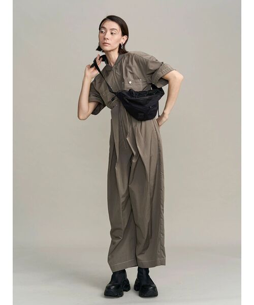 UN3D.（アンスリード）の「TRIANGLE TUCK STITCH AIO / トライアングルタックステッチオールインワン（つなぎ/オールインワン・レディース・グレー/ブラック・38/36）」の5枚目の写真