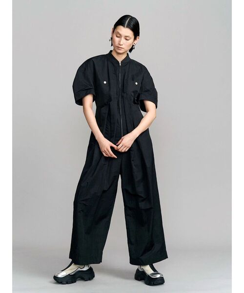 UN3D.（アンスリード）の「TRIANGLE TUCK STITCH AIO / トライアングルタックステッチオールインワン（つなぎ/オールインワン・レディース・グレー/ブラック・38/36）」の2枚目の写真