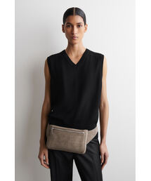 COS（コス）の「BRUNSWICK ベルトバッグ - クロコ調スエード（ボディバッグ/ウエストポーチ）」