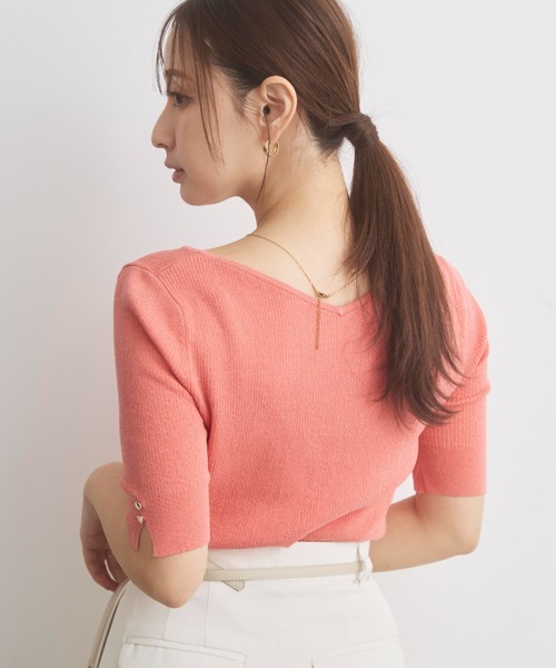 COHINA（コヒナ）の「グロッシー2wayゴールドボタンリブニット 【低身長・小柄女性】（ニット/セーター・レディース・ホワイト/ネイビー/ブルー/ピンク・ONE SIZE）」の6枚目の写真