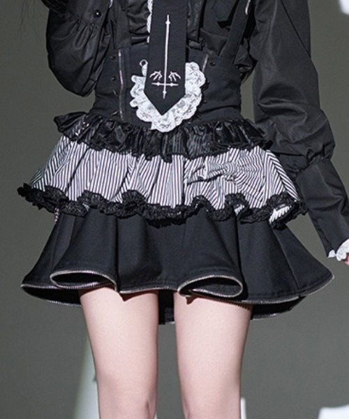Grrr the Lipper(ガルルザリッパー)の「『Grrr the Lipper/ガルル・ザ・リッパー』御棘嬢園レムネちゃんの拘束吊りスカート(スカート・レディース・ブラック/ブラック×レッド・M/S)」の1枚目の写真
