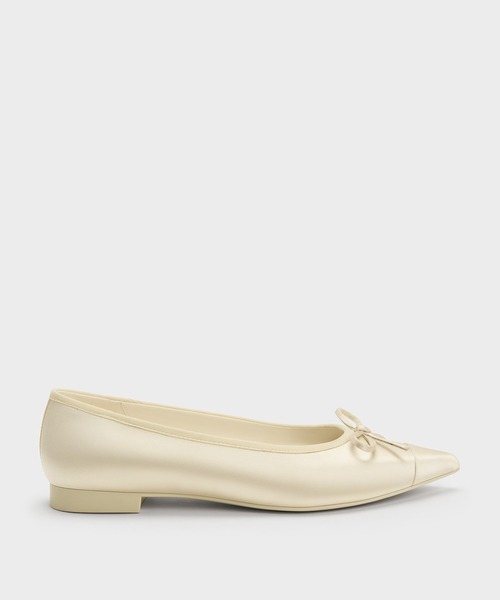 CHARLES & KEITH(チャールズ & キース)の「Briella ブリエラ サテンキャップトゥ フラット(バレエシューズ・レディース・ブラック系その他2/クリーム・25cm/24.5cm/23.5cm/23cm/22.5cm/25.5cm)」の2枚目の写真