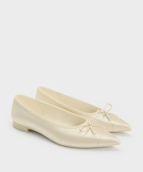 CHARLES & KEITH(チャールズ & キース)の「Briella ブリエラ サテンキャップトゥ フラット(バレエシューズ・レディース・ブラック系その他2/クリーム・25cm/24.5cm/23.5cm/23cm/22.5cm/25.5cm)」の3枚目の写真