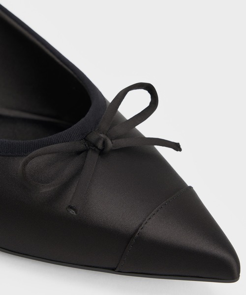 CHARLES & KEITH(チャールズ & キース)の「Briella ブリエラ サテンキャップトゥ フラット(バレエシューズ・レディース・ブラック系その他2/クリーム・25cm/24.5cm/23.5cm/23cm/22.5cm/25.5cm)」の9枚目の写真