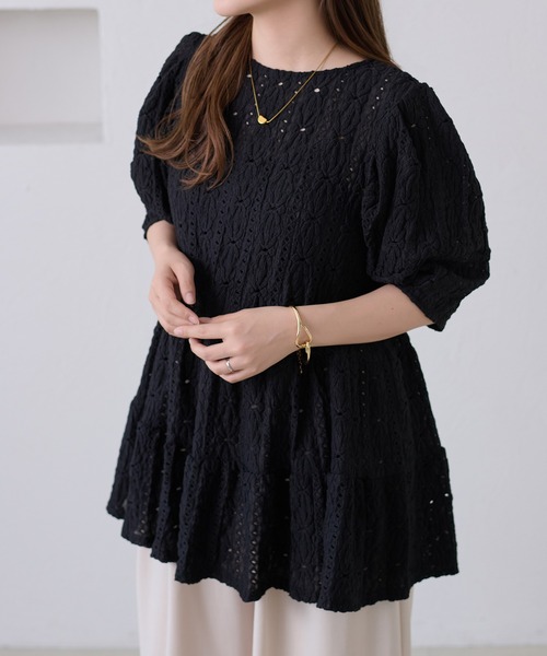 apres jour clair(アプレジュールクレア)の「【apres jour clair】フラワーレースティアードプルオーバー(Tシャツ/カットソー・レディース・ブラック/ベージュ/アイボリー・X-LARGE/フリー)」の2枚目の写真