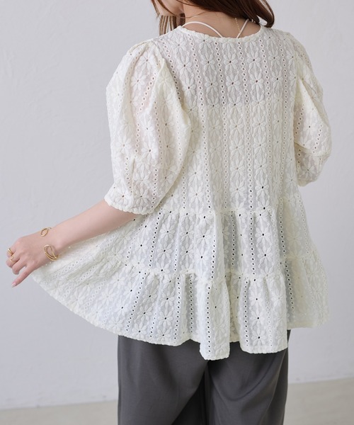 apres jour clair(アプレジュールクレア)の「【apres jour clair】フラワーレースティアードプルオーバー(Tシャツ/カットソー・レディース・ブラック/ベージュ/アイボリー・X-LARGE/フリー)」の6枚目の写真
