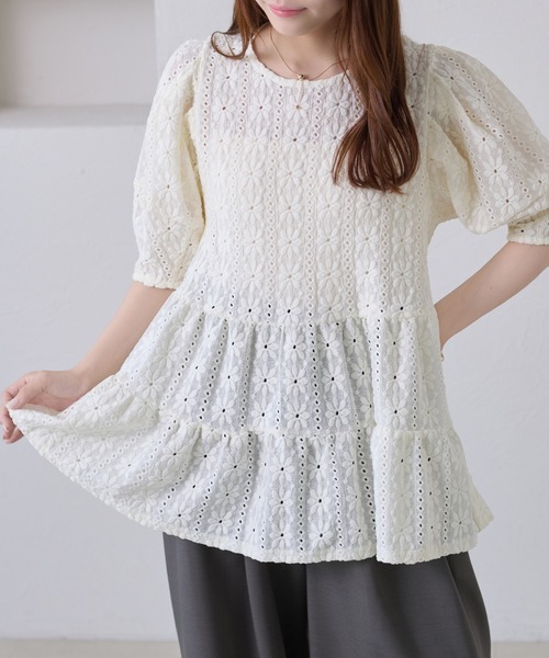 apres jour clair(アプレジュールクレア)の「【apres jour clair】フラワーレースティアードプルオーバー(Tシャツ/カットソー・レディース・ブラック/ベージュ/アイボリー・X-LARGE/フリー)」の4枚目の写真
