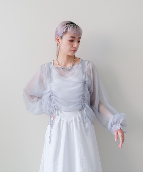 DOLLUPOOPS(ドールアップウップス)の「Sheer Gather Ribbon Blouse(シアーギャザーリボンブラウス)(シャツ/ブラウス・レディース・ライトグレー/ブラック・FREE)」の3枚目の写真