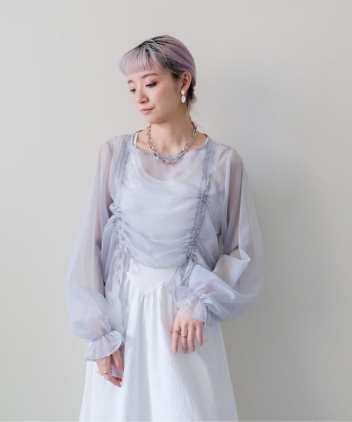 DOLLUPOOPS(ドールアップウップス)の「Sheer Gather Ribbon Blouse(シアーギャザーリボンブラウス)(シャツ/ブラウス・レディース・ライトグレー/ブラック・FREE)」の4枚目の写真