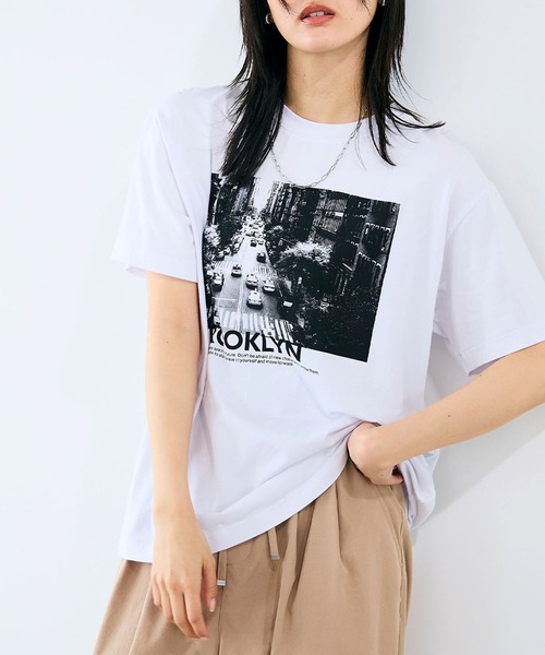 CROSS FUNCTION(クロスファンクション)の「《UV》エブ楽 Brooklynフォトプリント クール Tシャツ【CROSS FUNCTION/クロスファンクション】(Tシャツ/カットソー・レディース・オフホワイト/チャコールグレー・LL/L/M)」の2枚目の写真