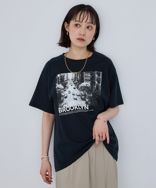 CROSS FUNCTION(クロスファンクション)の「《UV》エブ楽 Brooklynフォトプリント クール Tシャツ【CROSS FUNCTION/クロスファンクション】(Tシャツ/カットソー・レディース・オフホワイト/チャコールグレー・LL/L/M)」の5枚目の写真