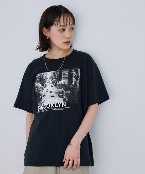 CROSS FUNCTION(クロスファンクション)の「《UV》エブ楽 Brooklynフォトプリント クール Tシャツ【CROSS FUNCTION/クロスファンクション】(Tシャツ/カットソー・レディース・オフホワイト/チャコールグレー・LL/L/M)」の3枚目の写真