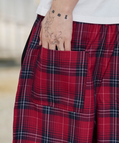 WEGO(ウィゴー)の「WEGO/【26年春夏新作】バギーチェックショーツ(その他パンツ・メンズ・レッド系その他2/ブラック系その他2・MEDIUM/LARGE)」の6枚目の写真