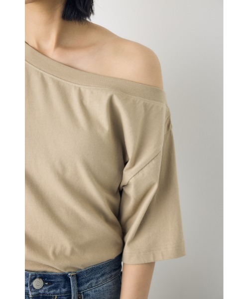 AZUL by moussy（アズールバイマウジー）の「【サイズ,身長別画像あり】【接触冷感】ひんやり♪クールタッチワンショルダーカットトップス　夏服　春服（Tシャツ/カットソー・レディース・ライトブラック/オフホワイト/ベージュ/ライトブルー・MEDIUM/SMALL）」の10枚目の写真