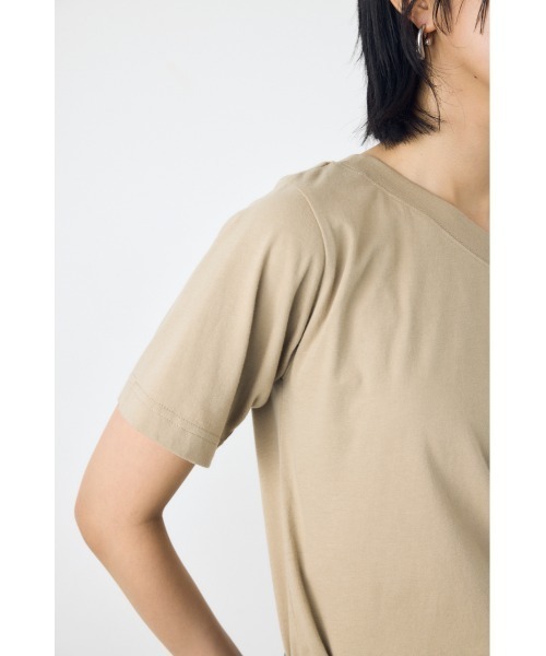 AZUL by moussy（アズールバイマウジー）の「【サイズ,身長別画像あり】【接触冷感】ひんやり♪クールタッチワンショルダーカットトップス　夏服　春服（Tシャツ/カットソー・レディース・ライトブラック/オフホワイト/ベージュ/ライトブルー・MEDIUM/SMALL）」の11枚目の写真