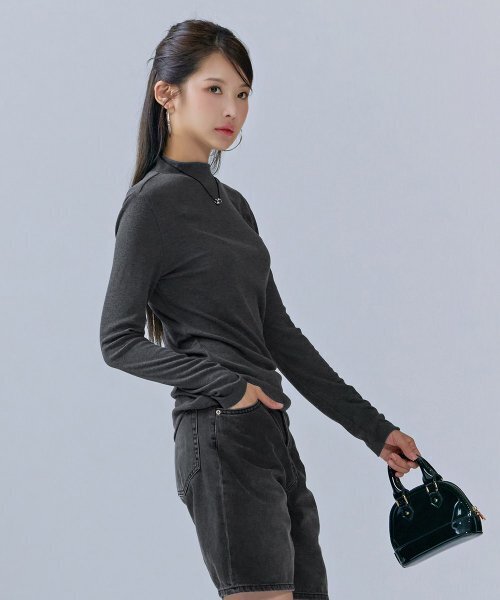 CHASECULT（チェイスカルト）の「女性ベーシックハーフネックTシャツ-CFZG5152C0L（Tシャツ/カットソー・レディース・チャコールグレー・95/85/90）」の4枚目の写真