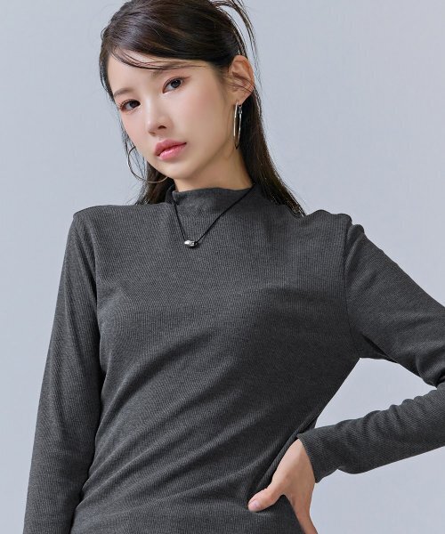 CHASECULT（チェイスカルト）の「女性ベーシックハーフネックTシャツ-CFZG5152C0L（Tシャツ/カットソー・レディース・チャコールグレー・95/85/90）」の2枚目の写真