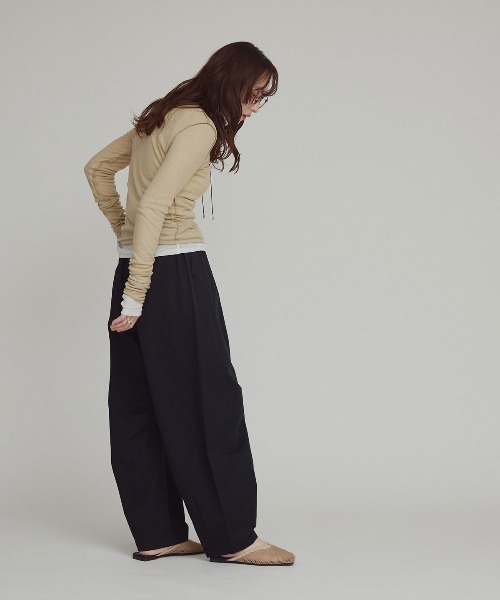W:Huku(フーク)の「【W:Huku / スムースタッチコットン】バレルレッグ イージーパンツ / Smooth Touch Cotton Easy Pants(その他パンツ・レディース・ベージュ系その他/ブラック/オフホワイト・FREE)」の5枚目の写真