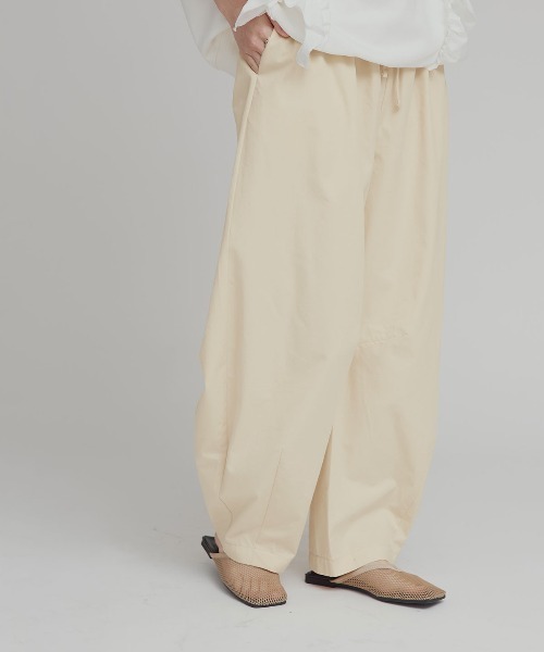 W:Huku(フーク)の「【W:Huku / スムースタッチコットン】バレルレッグ イージーパンツ / Smooth Touch Cotton Easy Pants(その他パンツ・レディース・ベージュ系その他/ブラック/オフホワイト・FREE)」の8枚目の写真