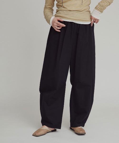W:Huku(フーク)の「【W:Huku / スムースタッチコットン】バレルレッグ イージーパンツ / Smooth Touch Cotton Easy Pants(その他パンツ・レディース・ベージュ系その他/ブラック/オフホワイト・FREE)」の13枚目の写真