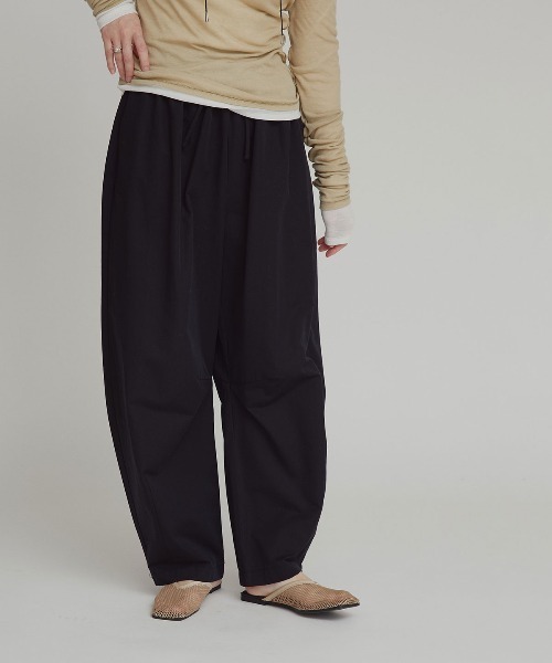 W:Huku(フーク)の「【W:Huku / スムースタッチコットン】バレルレッグ イージーパンツ / Smooth Touch Cotton Easy Pants(その他パンツ・レディース・ベージュ系その他/ブラック/オフホワイト・FREE)」の21枚目の写真