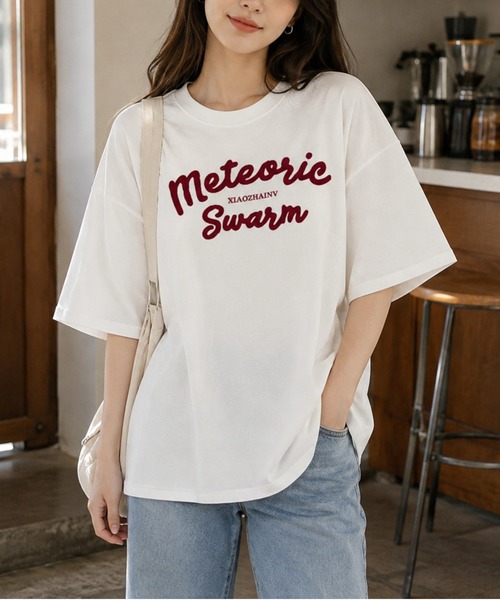 Silly(シリー)の「【絶妙なサイズ感!】ロゴプリントオーバーサイズ半袖Tシャツ(Tシャツ/カットソー・レディース・グレー/ホワイト/アイボリー・FREE)」の2枚目の写真