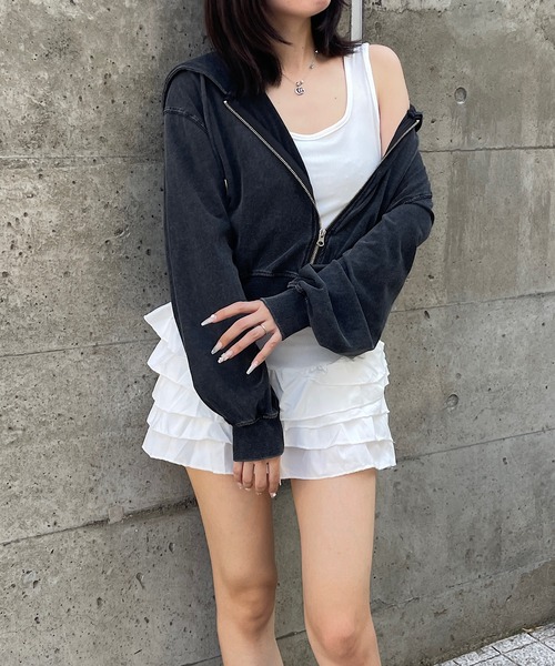 ROGER AND RAW(ロジャーアンドロウ)の「ティアードスカート ドッキング リブノースリーブワンピース(ワンピース・レディース・ホワイト/ブラック・FREE)」の5枚目の写真