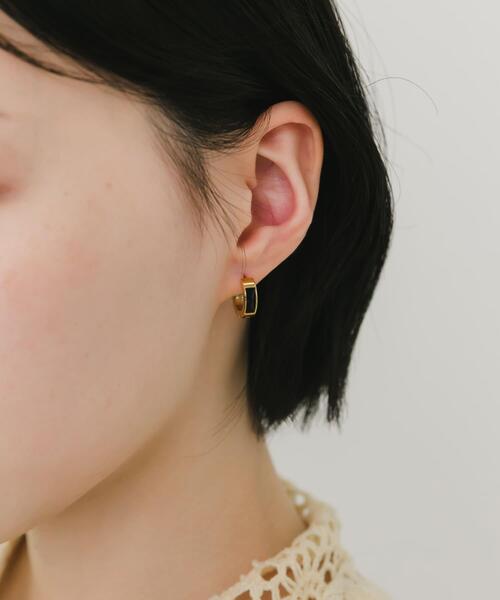 SMELLY(スメリー)の「ステンレスブラックビジューフープピアス(ピアス(両耳用)・レディース・ゴールド系その他・-)」の2枚目の写真
