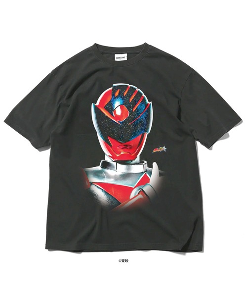 HOMEGAME(ホームゲーム)の「HG250188 スーパー戦隊 × ホームゲーム 【HOMEGAME】 - 半袖Tシャツ 2017 シシレッド TEE(Tシャツ/カットソー・メンズ・スミクロ・MEDIUM/XX-LARGE/X-LARGE/LARGE/SMALL)」の1枚目の写真
