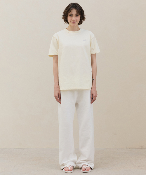 MTTIRE(マティレ)の「Basic Logo T-shirt / Light Yellow(Tシャツ/カットソー・レディース・その他・LARGE/MEDIUM/SMALL/X-LARGE)」の4枚目の写真