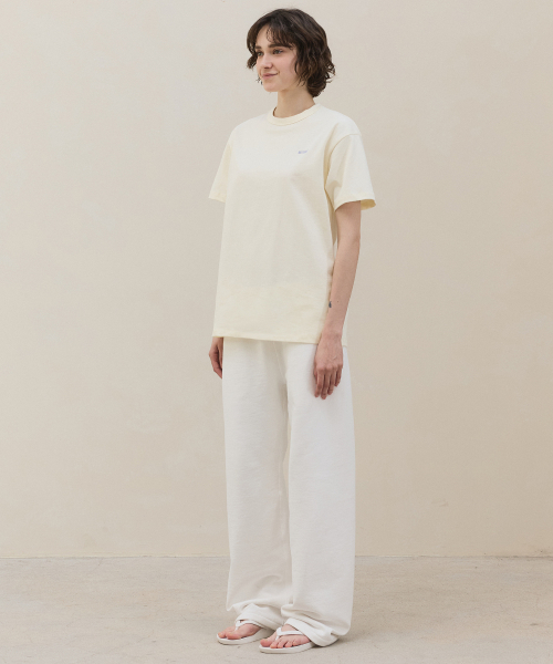 MTTIRE(マティレ)の「Basic Logo T-shirt / Light Yellow(Tシャツ/カットソー・レディース・その他・LARGE/MEDIUM/SMALL/X-LARGE)」の3枚目の写真