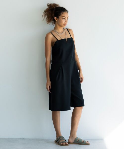 GARAGE OF GOOD CLOTHING(ガレージオブグッドクロージング)の「【日本製】綿麻混ショートパンツオールインワン(サロペット/オーバーオール・レディース・ブラック/グレイッシュベージュ・FREE)」の4枚目の写真