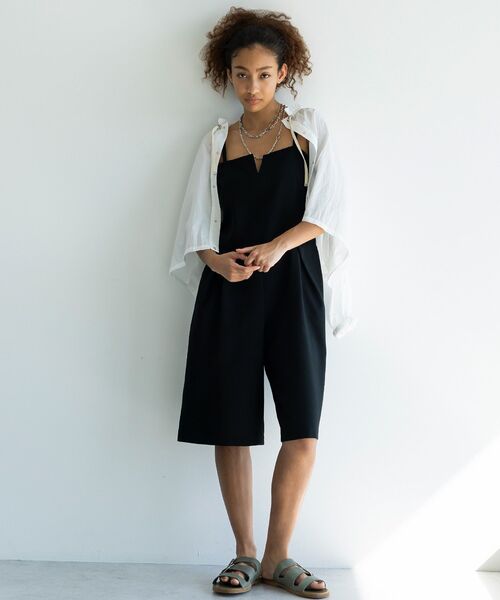 GARAGE OF GOOD CLOTHING(ガレージオブグッドクロージング)の「【日本製】綿麻混ショートパンツオールインワン(サロペット/オーバーオール・レディース・ブラック/グレイッシュベージュ・FREE)」の5枚目の写真