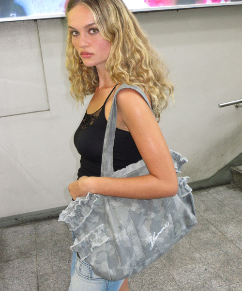 YEOMIMの「camp frill bag (vintage camo)(ショルダーバッグ・レディース・その他・FREE)」の1枚目の写真