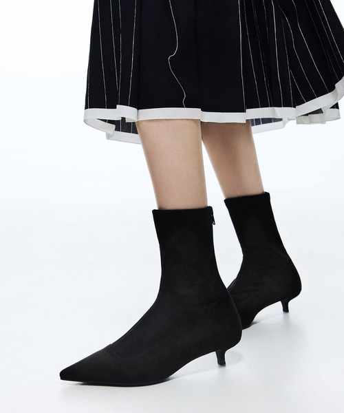 CHARLES & KEITH(チャールズ & キース)の「ポインテッドヒール アンクルブーツ(ブーツ・レディース・ブラック系その他2/ブラウン系その他・25.5cm/25cm/24.5cm/23.5cm/23cm/22.5cm)」の1枚目の写真