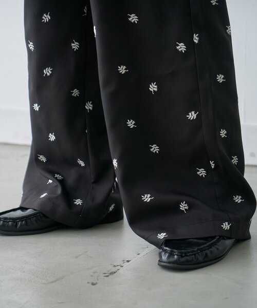 CIAOPANIC TYPY(チャオパニックティピー)の「∴【3サイズ展開】花柄刺繍イージースラックスパンツ(スラックス・レディース・ブラック/ブラウン/グレー・SMALL/MEDIUM/LARGE)」の6枚目の写真